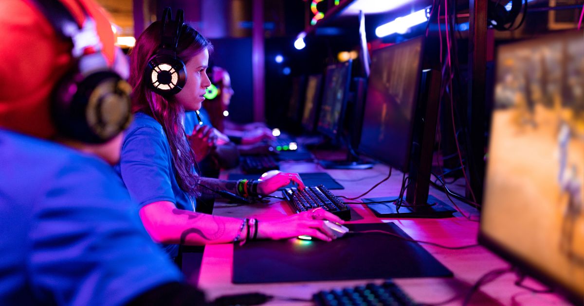 eSports, girl playing on computer